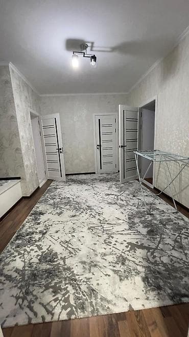 продаю дом ала тоо 1: 🏡 Срочно продаётся дом в Ала-Тоо-3 📍 Ближе к Магистрали 🛏 5 комнат 📐 — 8