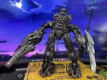 реалист: Фигурка-трансформер Megatron (inspired by Transformers, версия из — 4