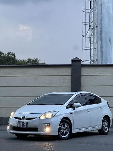 машина жентра: Toyota Prius: 2010 г., 1.8 л, Вариатор, Гибрид, Хэтчбэк — 1