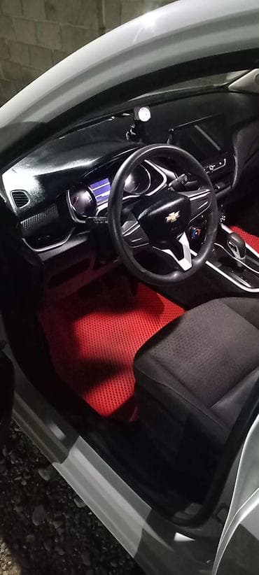 Транспорт: Chevrolet Onix: 2020 г., 1 л, Автомат, Бензин, Седан — 4