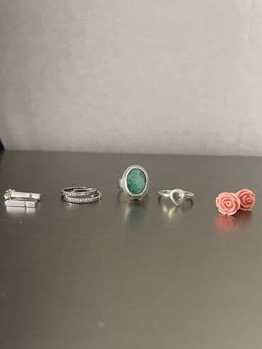 где можно купить обручальные кольца недорого: Серебрянные украшения Кольцо с неграненным изумрудом, новое, проба — 1