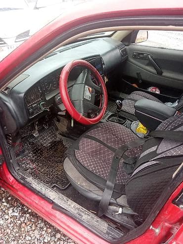 Унаа сатуу: Volkswagen Passat: 1989 г., 1.8 л, Кол менен иштөөчү, Бензин, Седан — 3