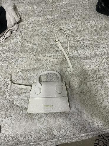 Мини‑сумка через плечо белого цвета - Материал: искусственная кожа с at lalafo.kg Мини‑сумка через плечо белого цвета - Материал: искусственная кожа с