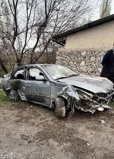 на vitz: Продам автомобиль на разбор. Модель: седан класса C (5-дверный) — 2