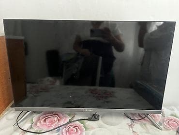 секс игр: Телевизор Samsung, диагональ ориентировочно 32–40". Тонкие рамки — 1