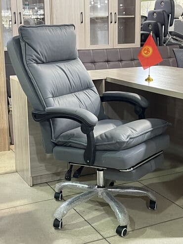 реклайнеры: Офисное кресло руководителя с выдвижной подставкой для ног позволяет — 3