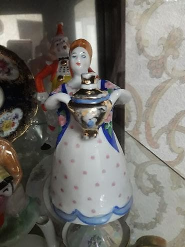 Винтажная фарфоровая статуэтка "Купчиха с самоваром".Дулевский