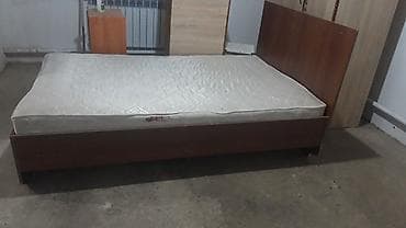 Двуспальные кровати: Кровать двуспальная с матрасом - Размер: ориентировочно 140–160 × 200 — 2