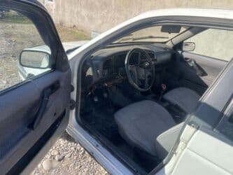 дом обмен на авто: Volkswagen Passat: 1990 г., Седан — 6