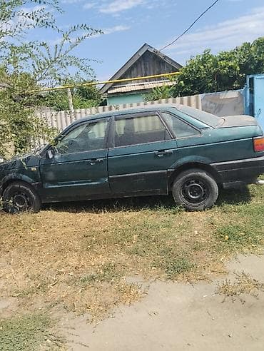 Volkswagen Passat: 1991 г., Седан