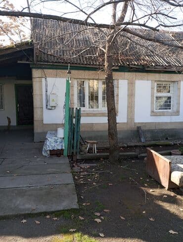 пол дома пишпек: Полдома, 50 м², 3 комнаты, Собственник, Старый ремонт — 1