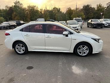 Toyota Corolla: 2020 г., 1.8 л, Гибрид, Седан