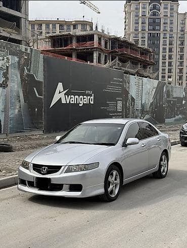 с4 2: Honda Accord (седан, серебристый металлик) - Кузов: 4‑дверный седан — 2