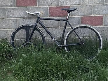 Фикс-байк/трековый велосипед в минималистичной сборкеспереди. Обмен