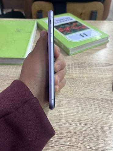 IPhone 11, Б/у, 128 ГБ, Чехол, 82 %