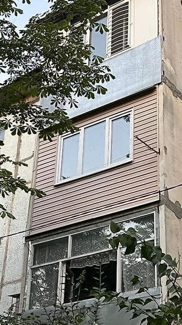 Обшивка и утепление балконов/лоджий сайдингом с установкой окон ПВХ