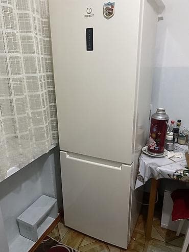 Холодильник Indesit, Двухкамерный at lalafo.kg Холодильник Indesit, Двухкамерный