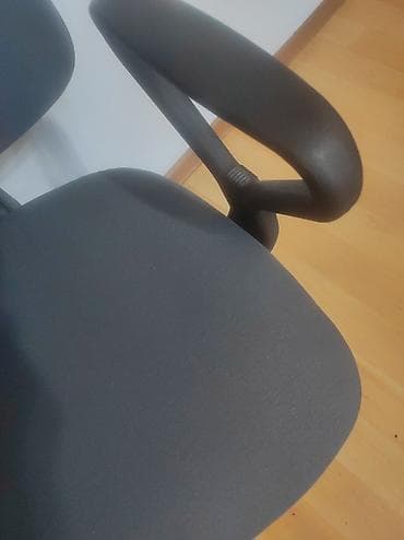 Офисные шкафы: Продаю компьтерное кресло в отличном состоянии, не порван не поломан и — 5