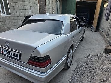 винтажные машины: Mercedes-Benz W124: 1994 г., 2 л, Механика, Бензин, Седан — 3