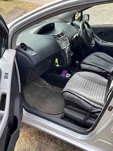 Продажа авто: Toyota Vitz: 2009 г., 1 л, Автомат, Бензин, Хэтчбэк — 8