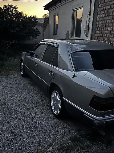 термостат мерс 210: Mercedes-Benz W124: 1993 г., 2.2 л, Автомат, Бензин, Седан — 6