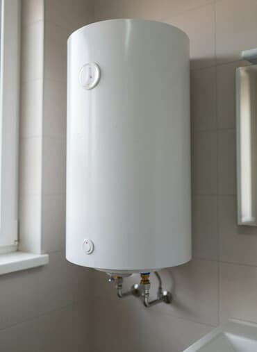 тен для аристона: Белый цилиндрический водонагреватель с термометром на передней панели — 1