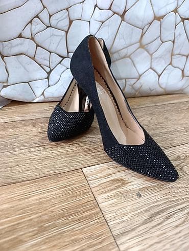 шипы на обувь: Туфли-лодочки на шпильке - Модели: черные и светло-золотистые - Носок — 1