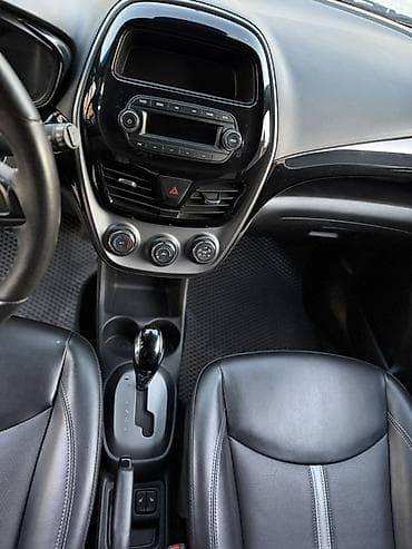 Транспорт: Chevrolet Spark: 2018 г., 1 л, Вариатор, Бензин, Хэтчбэк — 8