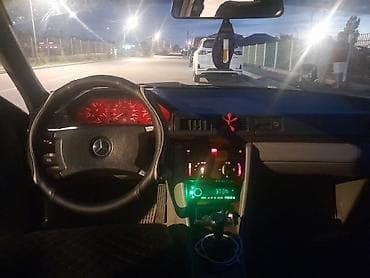 mersedes c: Mercedes-Benz E-Class: 1990 г., 2.3 л, Механика, Бензин, Седан — 8
