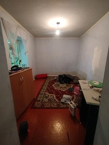 Үйлөр: Продаю дом участок угловой 2.8 соток Г образной форме На участке 2 — 6