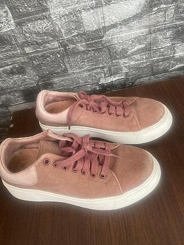 nike react: Женские кроссовки в отличном состоянии цена 500 сом, размер 38 — 1