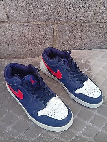 nike react: Продаю подростковую хорошую кроссовки брали за 2000 сом отдадим за — 1
