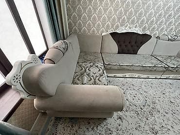 Балдар эмереги: Бурчу бар диван, Кутулар менен — 4