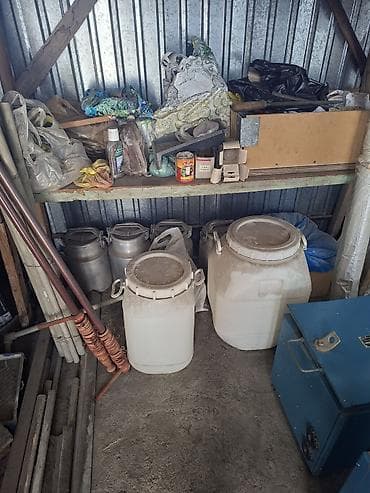 полки б у: Продаю: 1) Сверлильный станок - 15 тыс, 2) наковальня- 12 тыс, 3) — 10