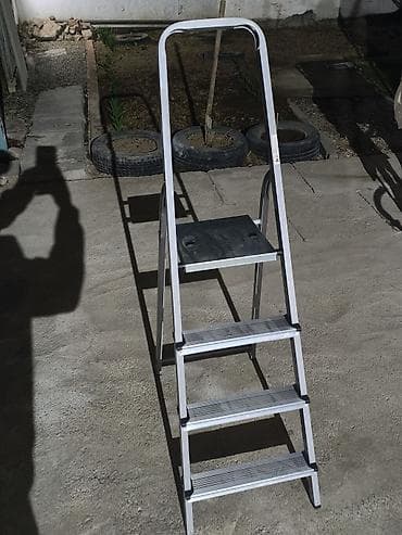 Строительная техника: Складная стремянка-лестница, Материал: Металл, Новый, Для дома, Высота: До 2 м — 1