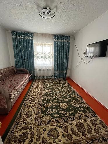 Үйлөр: Срочно продается дом в городе Токмок. Площадь дома — 102 м². Площадь — 10