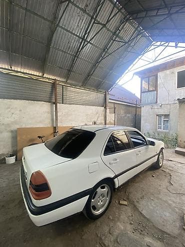 Mercedes-Benz C-Class: 1995 г., 2 л, Механика, Бензин, Седан — 3