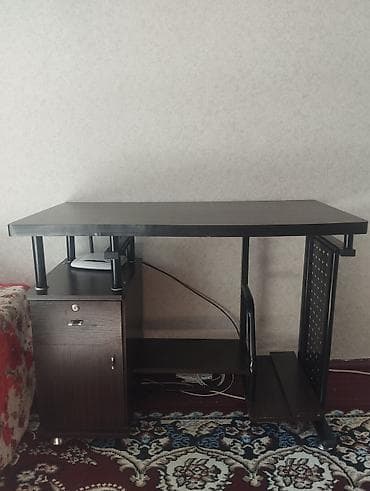 советский письменный стол: Компьютерный стол, С полками — 2