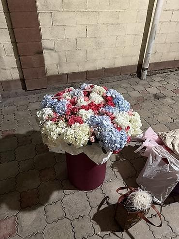 поздравления: Букеты и цветочные композиции в авторском оформлении. Ассортимент на — 6