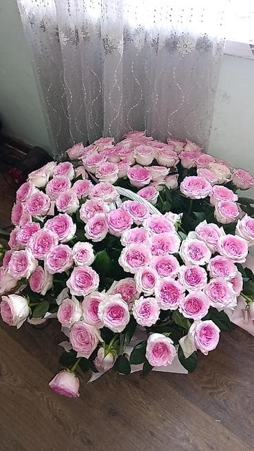романтичный: Пышная корзина с садовыми розами - Состав: крупноцветковые — 1