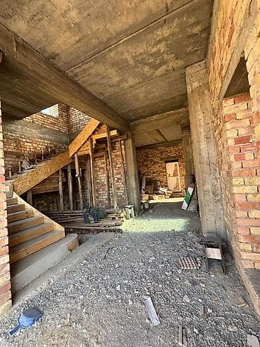 закрытый городок: Капитальный двухэтажный дом (коробка) из кирпича с монолитными — 3