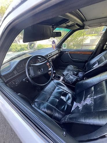 100 универсал: Mercedes-Benz W124: 1991 г., 2.3 л, Ручные, Газ, Универсал — 5