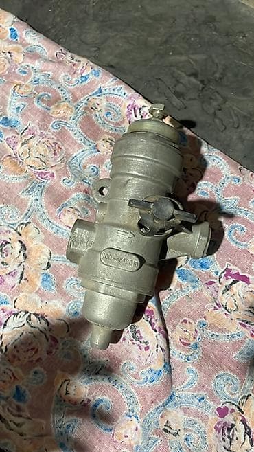 клапан сапуна: Пневмоклапан-регулятор и карданный крестовина (комплект запчастей) — 2