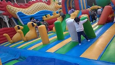 детское машинка: Надувной детский игровой комплекс с горкой и полосой препятствий - — 4