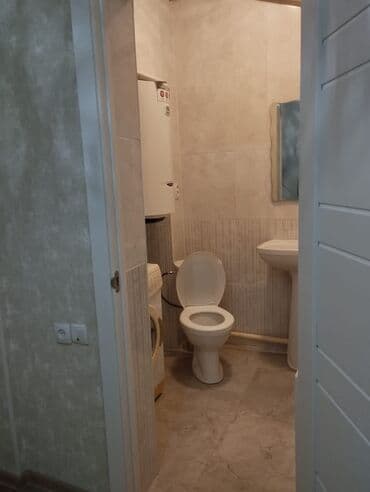 дома на продажу бишкек: 80 м², 3 бөлмө, Брондолгон эшиктер, Евроремонт, Унаа токтотуучу жай — 5