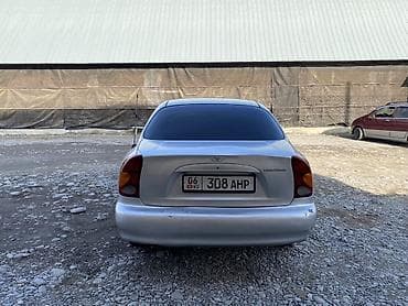 Daewoo: Daewoo Lanos: 2001 г., 1.5 л, Кол менен иштөөчү, Бензин, Седан — 2