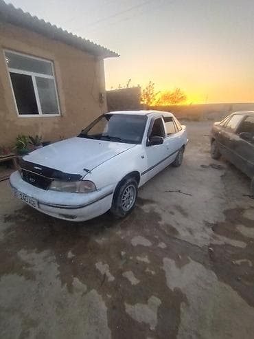 тунуке бу: Daewoo Nexia: 1998 г., 1.5 л, Кол менен иштөөчү, Бензин, Седан — 4