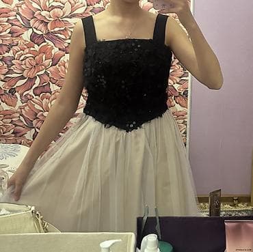 Платье-коктейль двухцветное. - Силуэт: расклёшенная юбка чуть ниже — 3