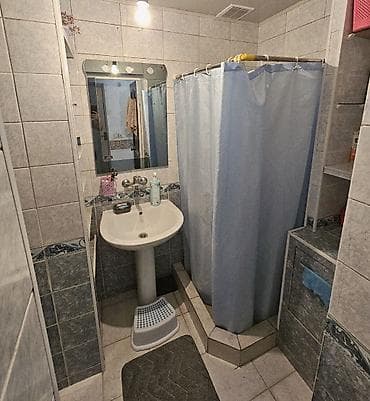 продается кашара: Продается жилой дом с большим огражденным участком 8 соток, фактически — 6