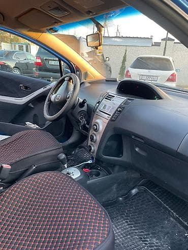 Транспорт: Toyota Yaris: 2007 г., 1.3 л, Робот, Бензин, Хэтчбэк — 10
